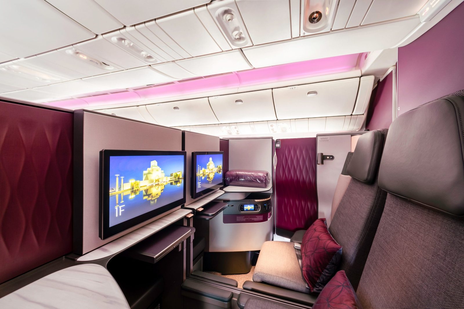 Qsuite cabin, Qatar Airways